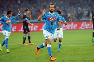 Napoli-Lazio 5-0 esultanza primo gol Higuain