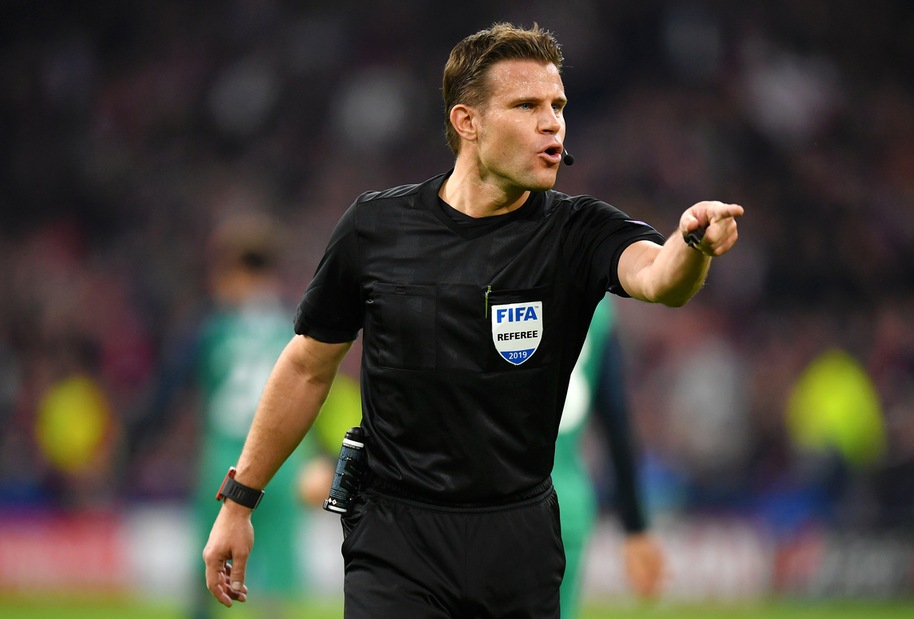 Calcio: Champions. Tedesco Zwayer arbitro Napoli-Barcellona - Tiscali Sport